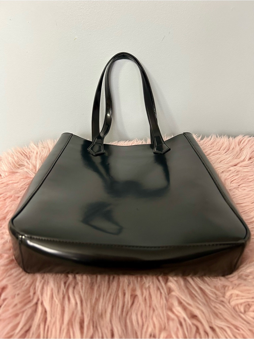 Givenchy Classic Black Patent Tote Bag - Picture 3 of 8